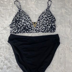 - Victoria’s Secret Bikini L
